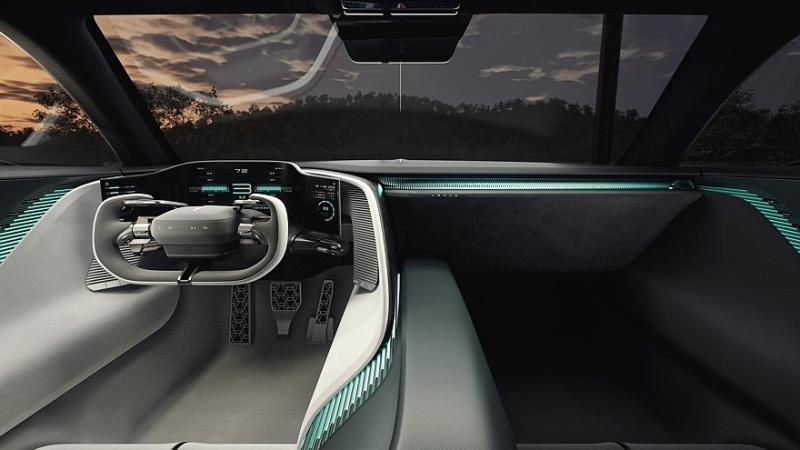 Lexus ищет новые форматы для флагманской модели LS, а новый суперкар показал интерьер