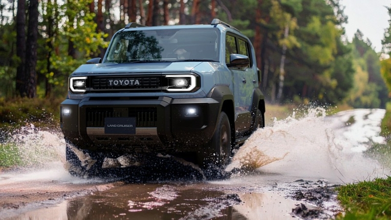 Маленький, брутальный и только с ДВС: рассекречен Toyota Land Cruiser FJ