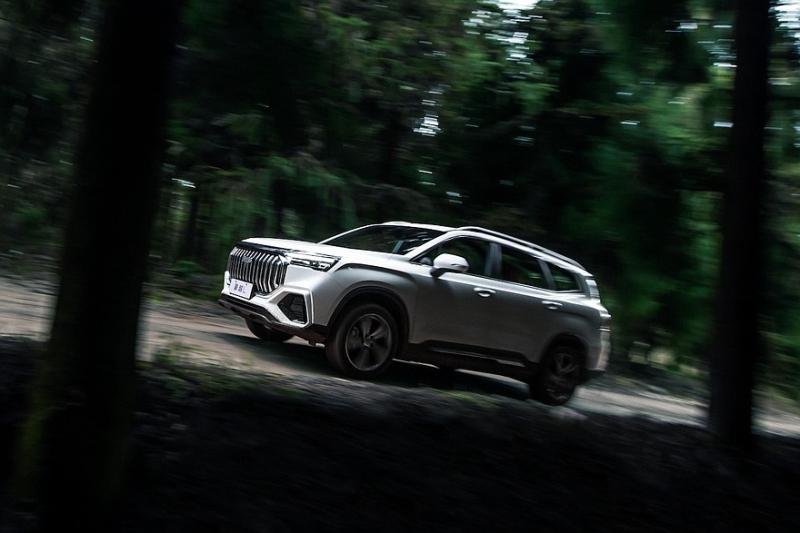 Обновлённый Geely Okavango приготовился к премьере: кроссовер объявлен следующим поколением