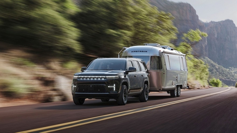 Обновлённый Jeep Grand Wagoneer: без хрома, без V8, но с мощной гибридной версией