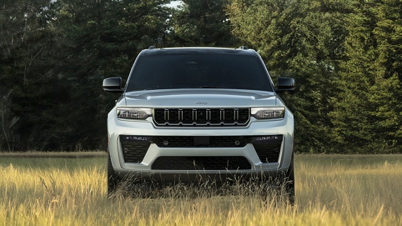 Посвежевший Jeep Grand Cherokee получил иное «лицо», подросший тачскрин и новый мотор