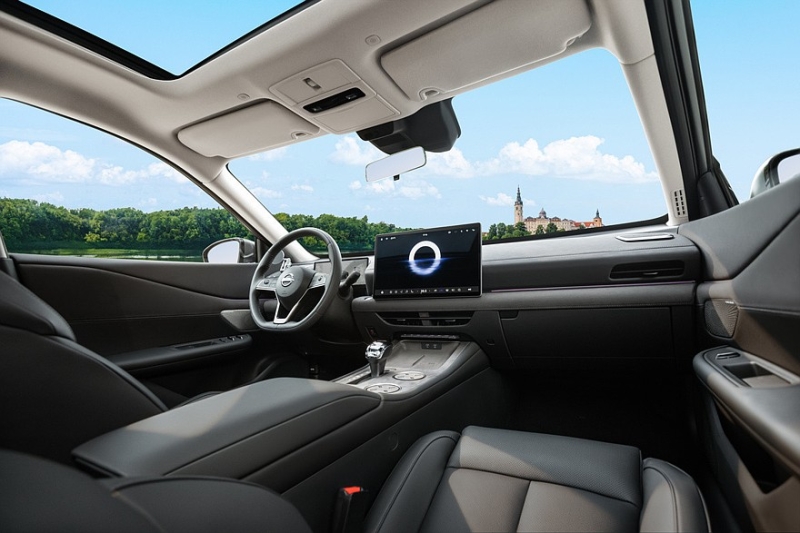 Седан Nissan Teana показал свой новый интерьер