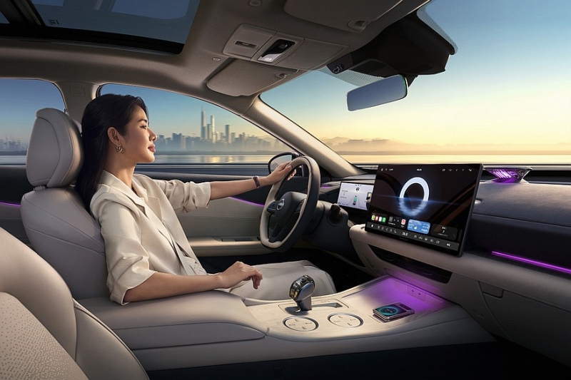 Седан Nissan Teana показал свой новый интерьер