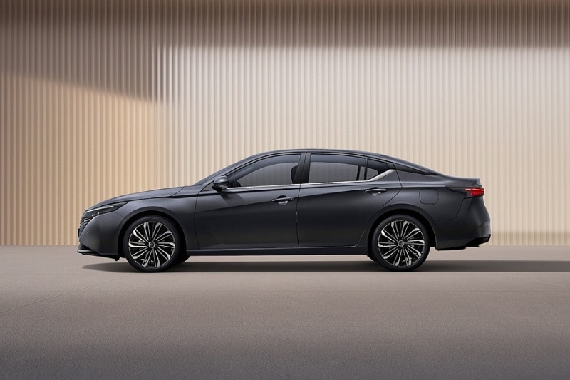 Nissan Teana выходит на рынок: новый дизайн и старые моторы