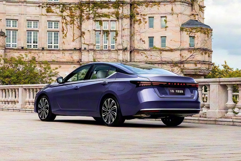 Nissan Teana выходит на рынок: новый дизайн и старые моторы