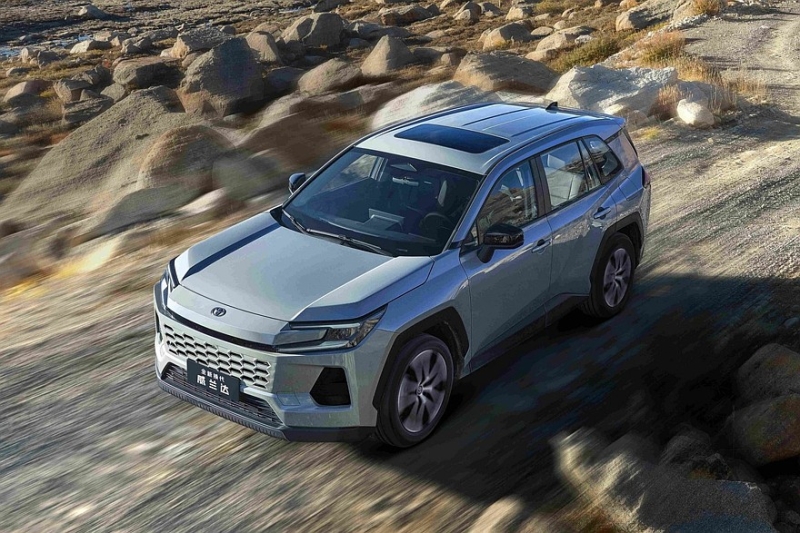 Новый кроссовер Toyota Wildlander, он же Toyota RAV4 с другой начинкой: подробности