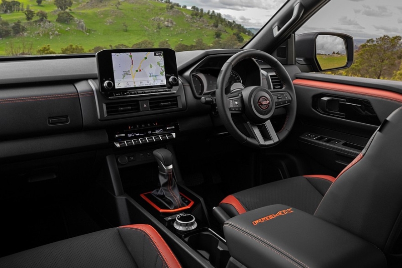 Новый пикап Nissan Navara на базе Mitsubishi L200: топовый дизель и только полный привод