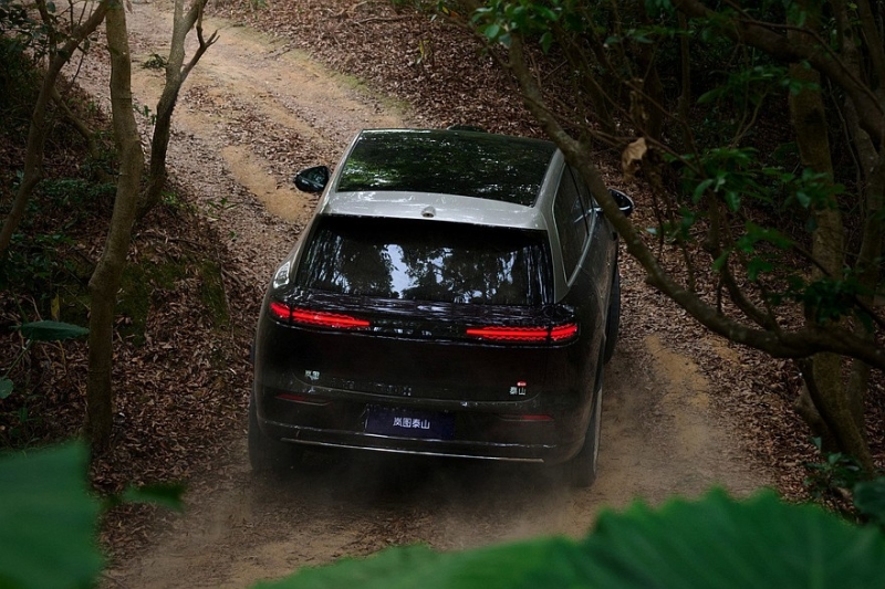 Роскошный кроссовер Voyah Taishan: успешный старт в Китае и премьера версии для России