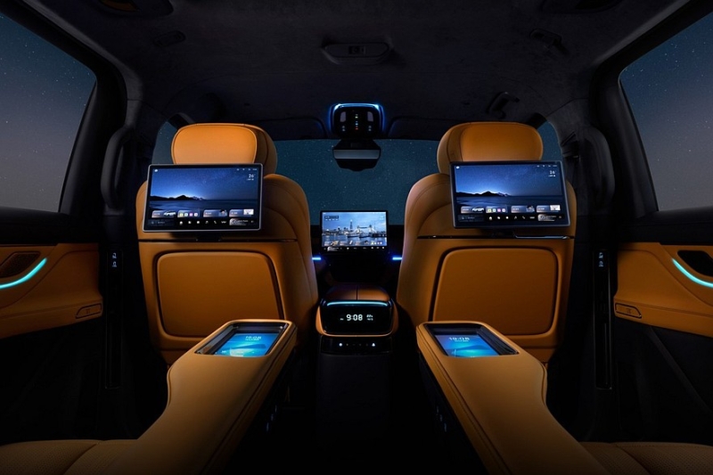 Роскошный минивэн Geely Galaxy V900 показался на первых официальных кадрах