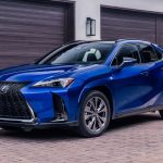 Слабо продающийся кроссовер Lexus UX получил скромные обновки и подорожал