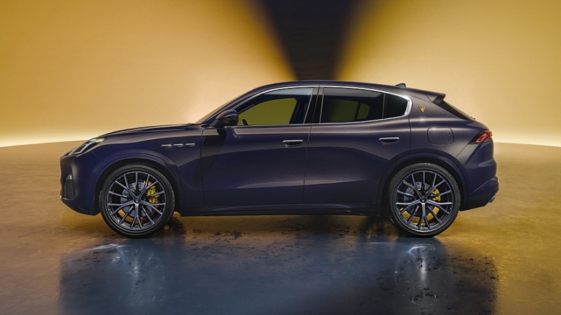 У кроссовера Maserati Grecale появилась новая роскошная спецверсия Lumina Blu