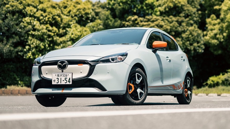 Маленький хэтчбек Mazda2 получил обновки вопреки слухам об отставке