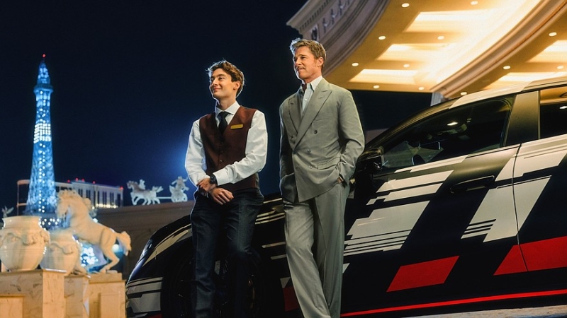 Усатый Брэд Питт покрутил новый Mercedes-AMG GT 4-door Coupe и стал его лицом